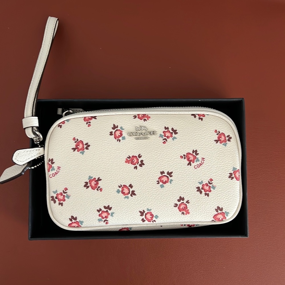 BRAND NEW in Box Coach Crossbody / Wristlet Bag